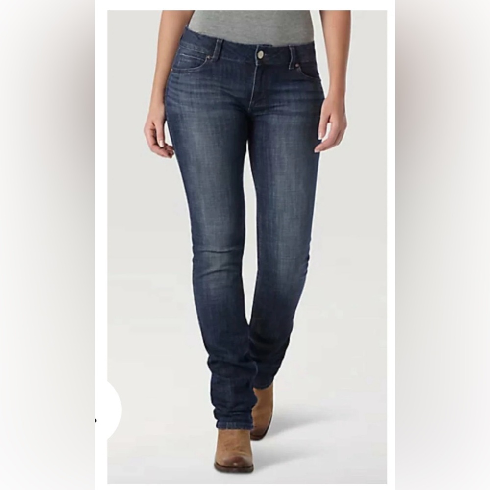 Wrangler’s Women’s Essential Mid Rise Slim Fit Straight Leg Jeans, NWT, Size 5/6